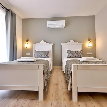 Lora Hotel