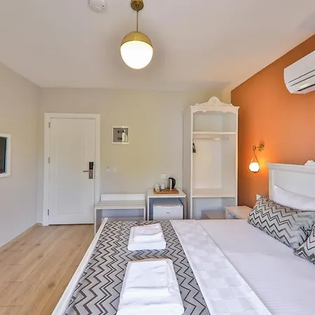 Отель Lora Каш